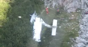 Cade un piccolo aereo sulle DolomitiMorte le due persone a bordo