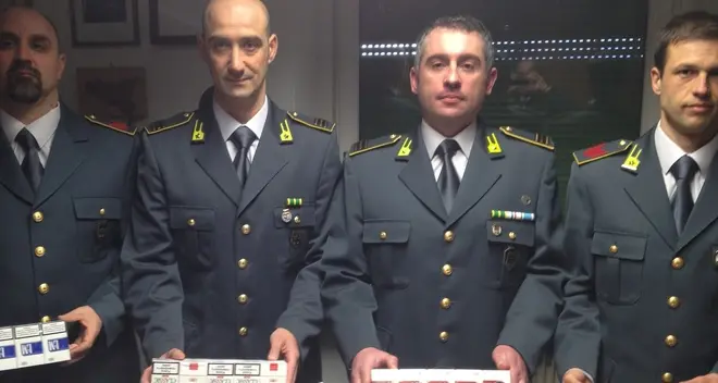 Contrabbandiere di sigarette finisce in manette