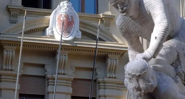 Mance, pranzi e voli aerei segnati in tre quaderni