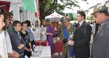 Il 2 giugno a Bressanone: in 250 all'alzabandiera