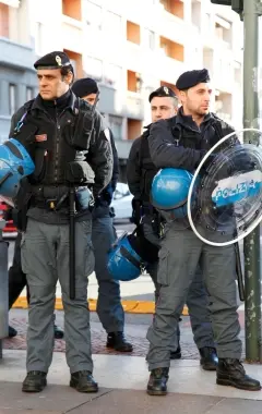 Polizia schierata in tutto il centro Gli Indignati protestano in piazza