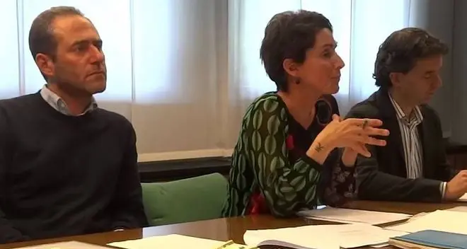 «Dimezzare le indennità dei consiglieri»