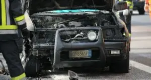 Arso vivo in auto sulla A22, suicidio per motivi economici