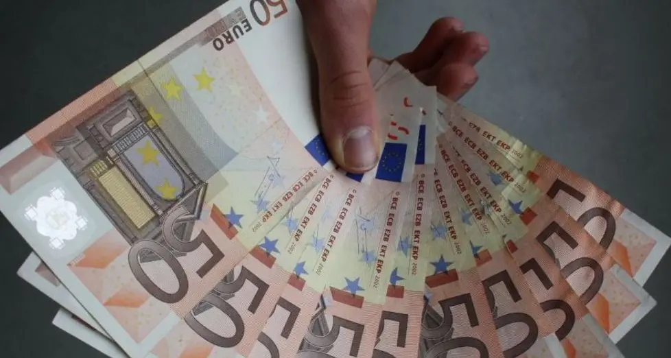 Faceva acquisti con banconote false, giovane denunciato