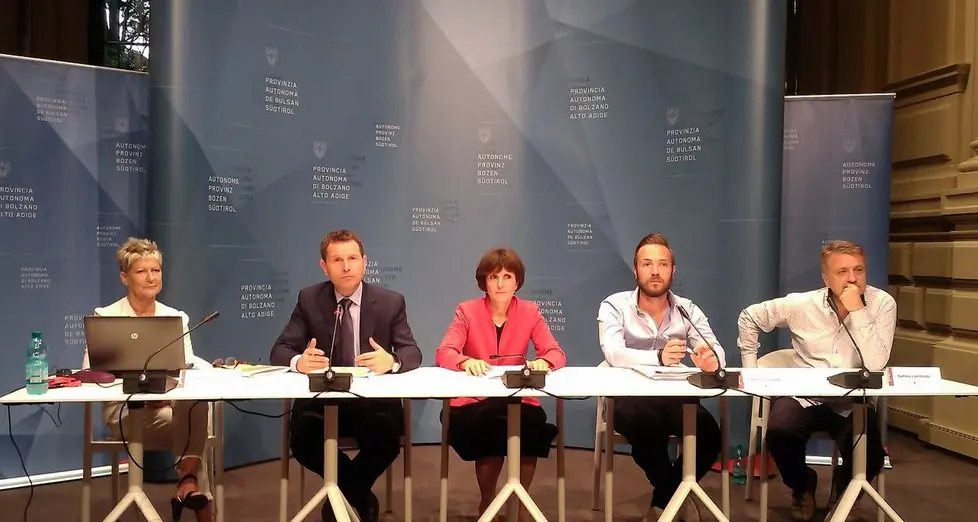 L’Astat: «Solo il 15% si fida dello Stato»