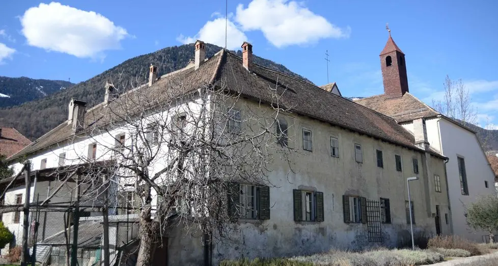 Lana, un ordine religioso interessato all’ex convento