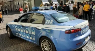 E la polizia ha finito la benzina