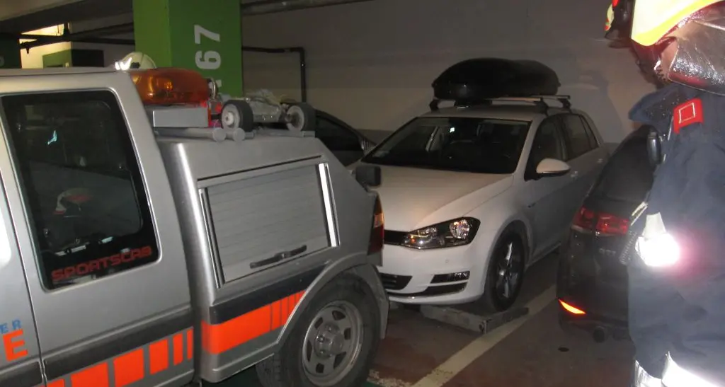 Auto perde metano in un garage. Allarme in centro a Brunico