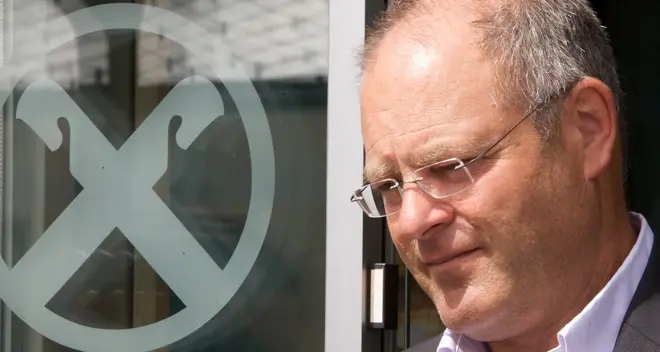 Rapinatore spara in banca e porta via 50 mila euro