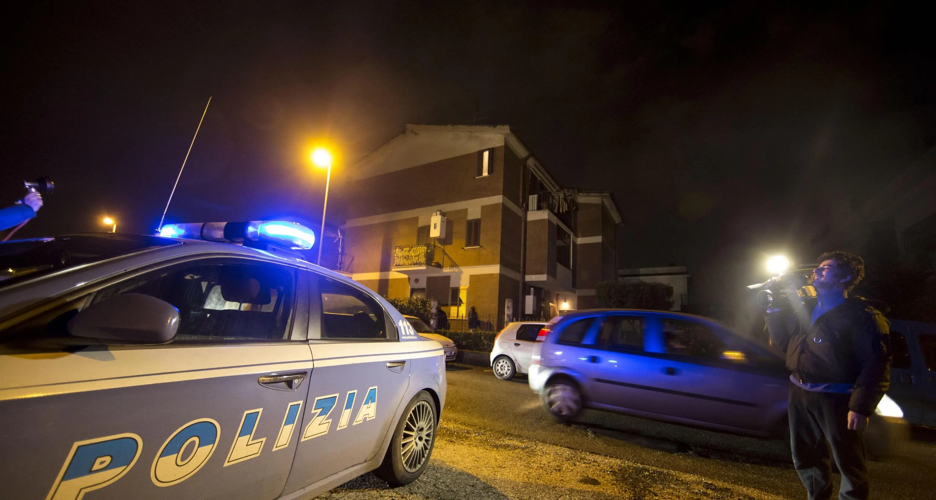 Lancia un petardo contro la Volante: giovane denunciato