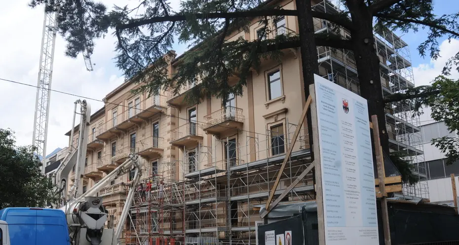 Nuovo sacrificio di alberi per la scuola di musica