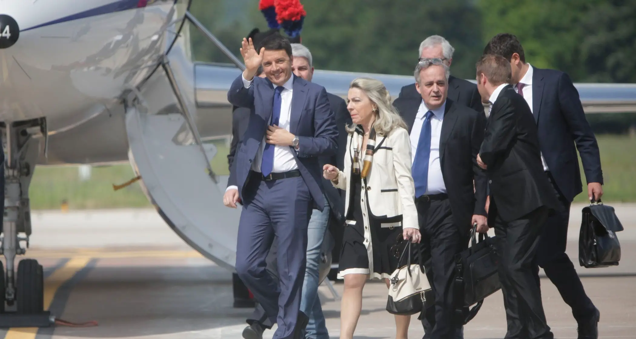 Spiegamento di aerei per la trasferta di Renzi, esposto del Movimento 5 Stelle