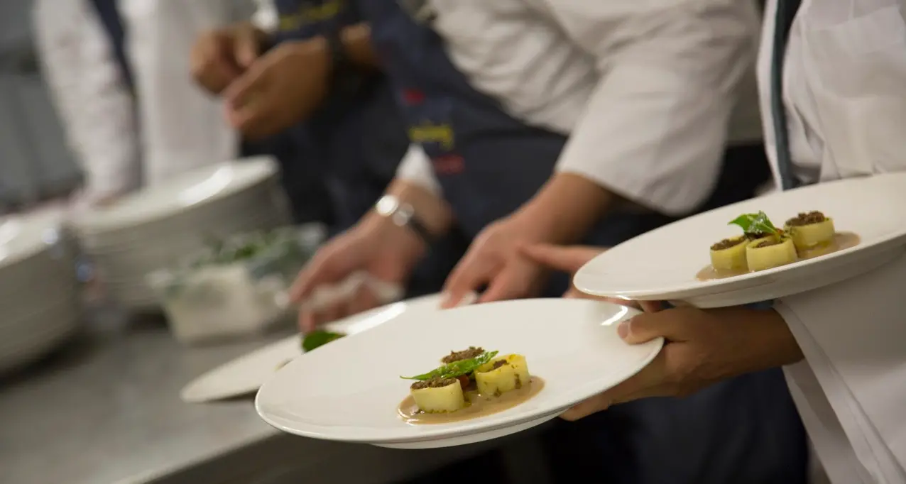 Merano, grande successo per la cena benefica con 12 stelle Michelin.