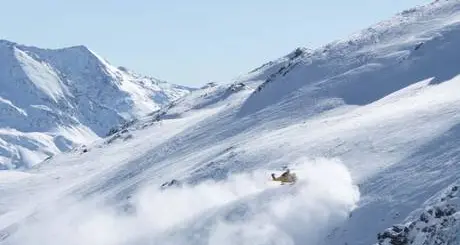Incidenti in montagna: sopravvive dieci ore sotto una valanga