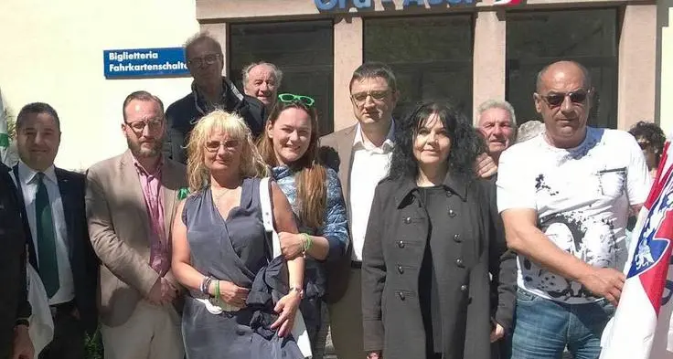 Ora, la protesta della Lega «Troppi 50 profughi»
