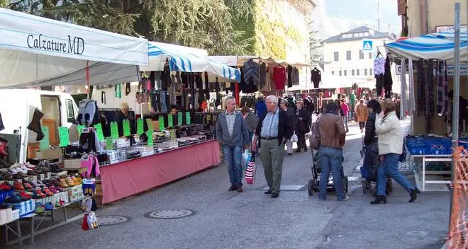Laives, il mercato del giovedì non si farà in via Kennedy