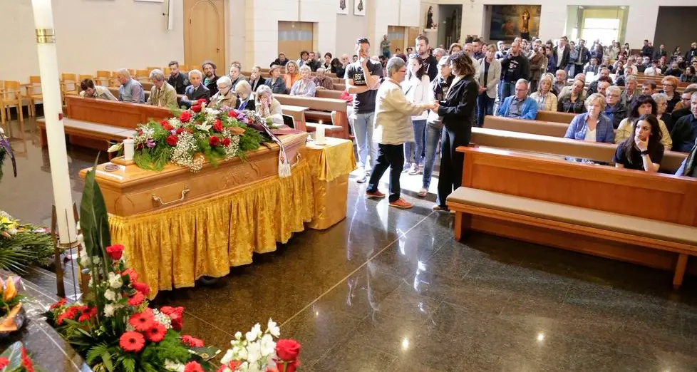 Chiesa gremita per l’addio al pioniere dell’hip hop