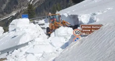 Ghiaccio, raffica di incidenti e traffico rallentato