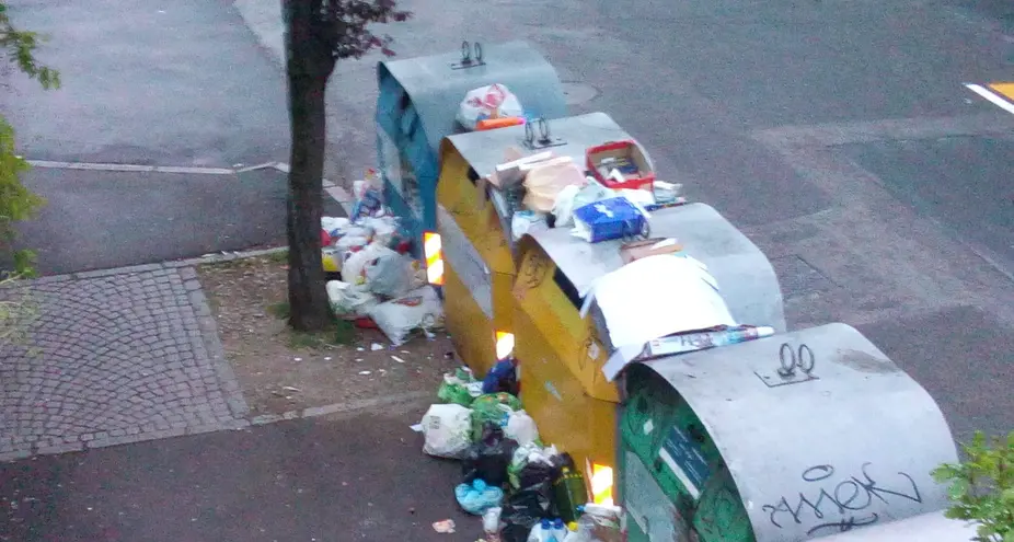 Rifiuti, protesta via Matteotti