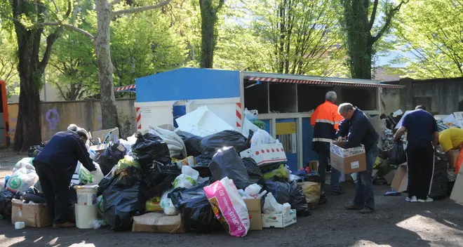 Rifiuti al rione Marlengo: maxi o mini, no al centro
