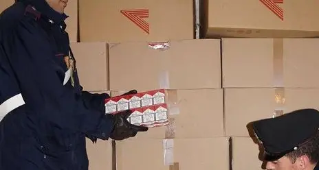 Nascoste sul furgone 12.500 stecche di sigarette illegali