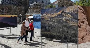 Mostre: in piazza Walther a Bolzano le gigantografie delle Dolomiti