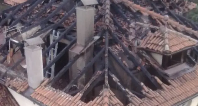 Incendio distrugge l’ex cantina vinicola