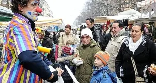 Bolzano: nuovo grande successo della Festa delle api fra bancarelle e concerti