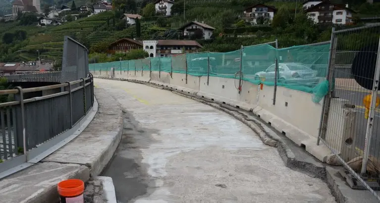 Sul ponte Marlengo nasce il nuovo tratto di pista ciclabile