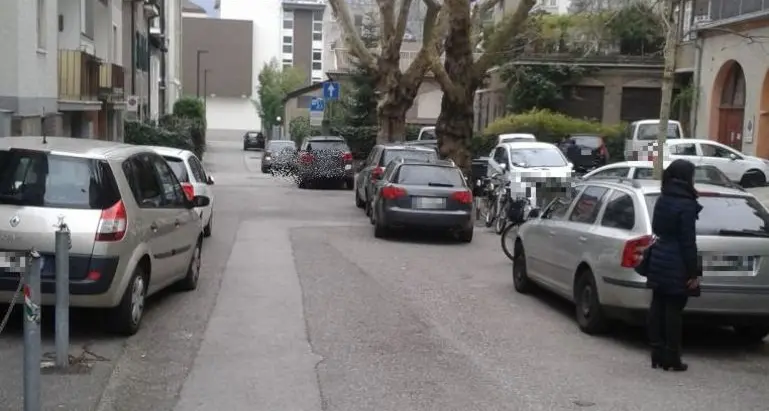 «Via Magazzini, il traffico è un rischio per gli scolari»
