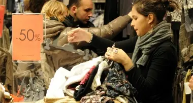 In attesa dei saldi, via agli sconti