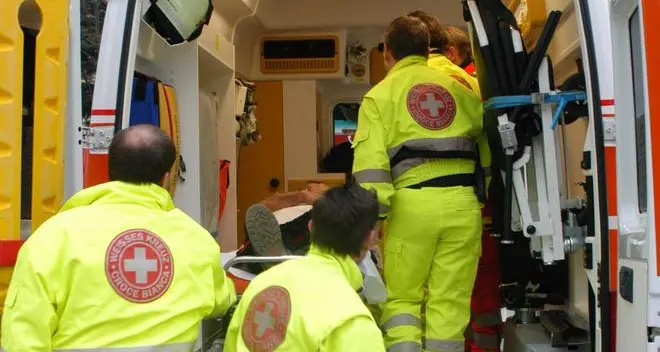 Bronzolo, si taglia un dito in un incidente sul lavoro