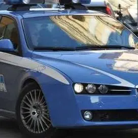 Spacca la vetrina e ruba in via Resia a Bolzano: arrestato