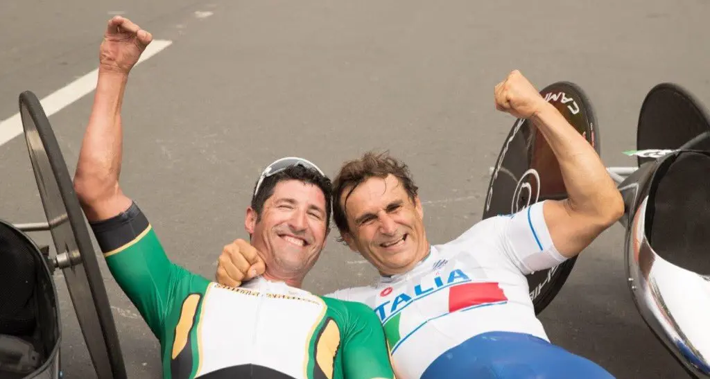 Per Zanardi un’altra medaglia 15 anni esatti dopo l’incidente