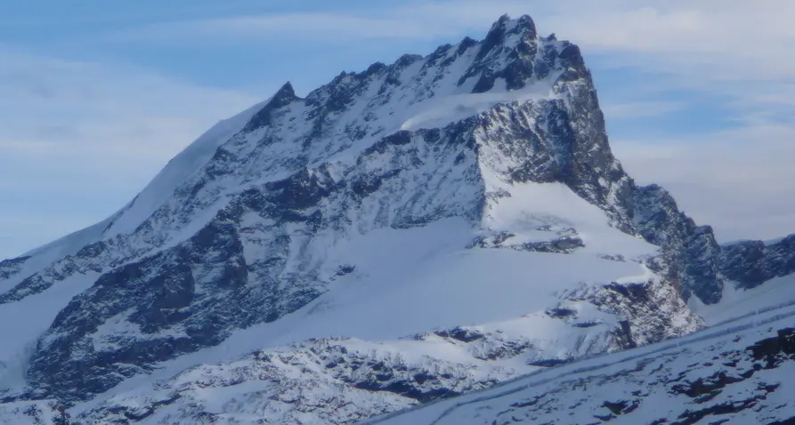 Precipita e muore sulle Alpi svizzere