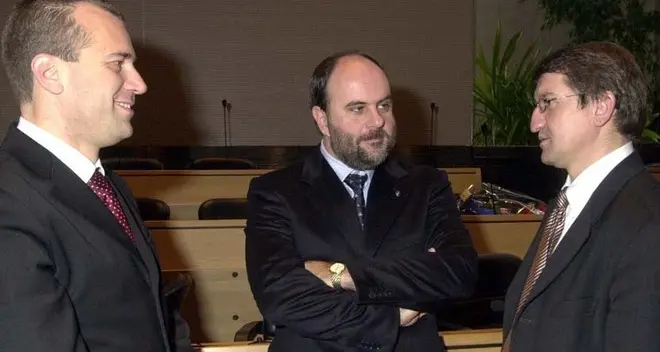 Minniti con Storace, Holzmann furioso