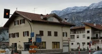 Salorno, il semaforo sulla statale diventa una trappola