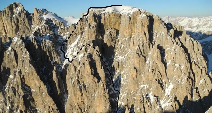 Comploj per primo giù dallo Spallone con gli sci in solitaria