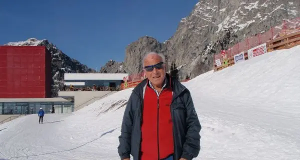 Merano, festeggia i suoi cento anni lanciandosi con il parapendio