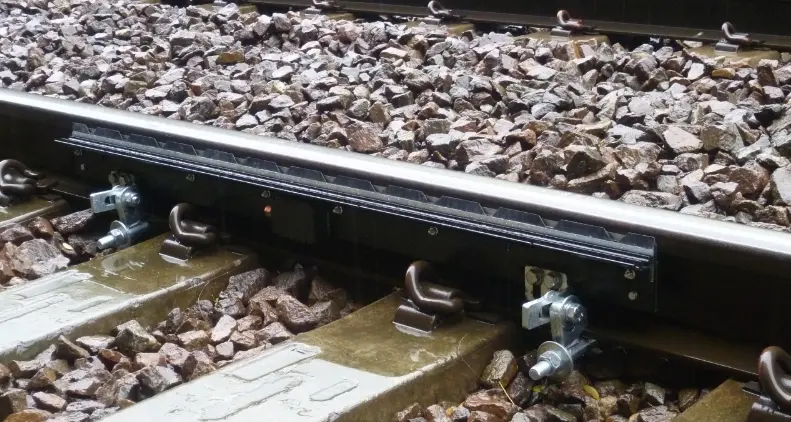 Chiusa, treni «silenziosi» grazie a uno spruzzo d’olio