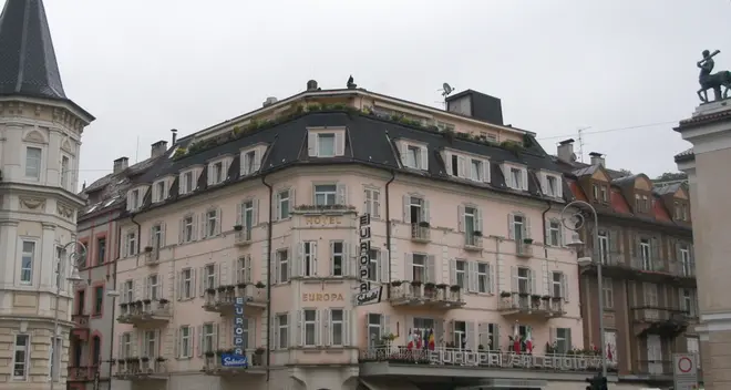 In ballo l’«innalzamento» dello storico Hotel Europa