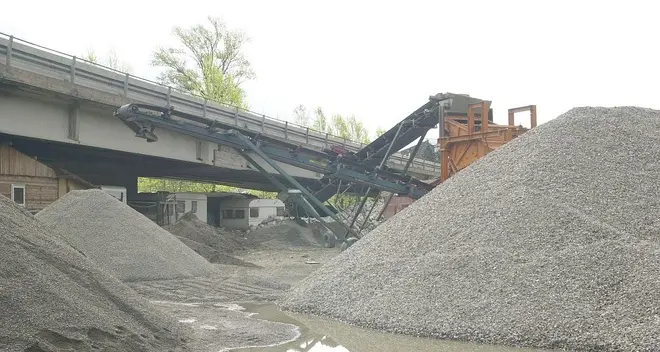 A Bolzano sud lavorazione di inerti e produzione di cementi
