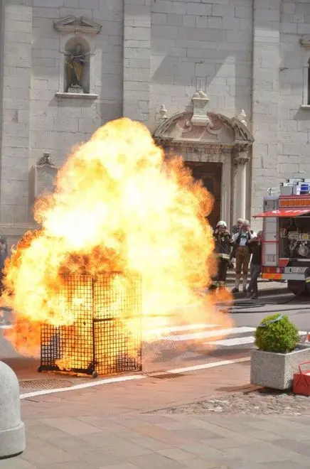 Salorno, 500 in piazza per esercitazioni, onorificenze e festa