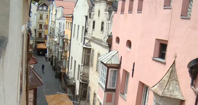 Bressanone, in centro storico vivono... i turisti