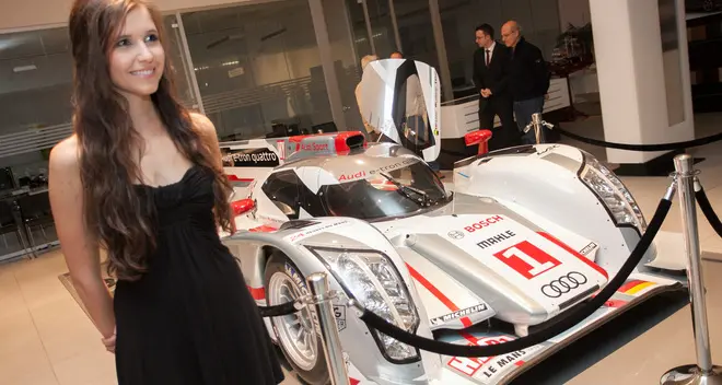 Il bolide di “Le Mans” battezza la nuova concessionaria Audi