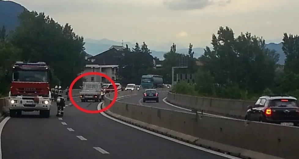 A22: sirene e lampeggianti per chi va contromano