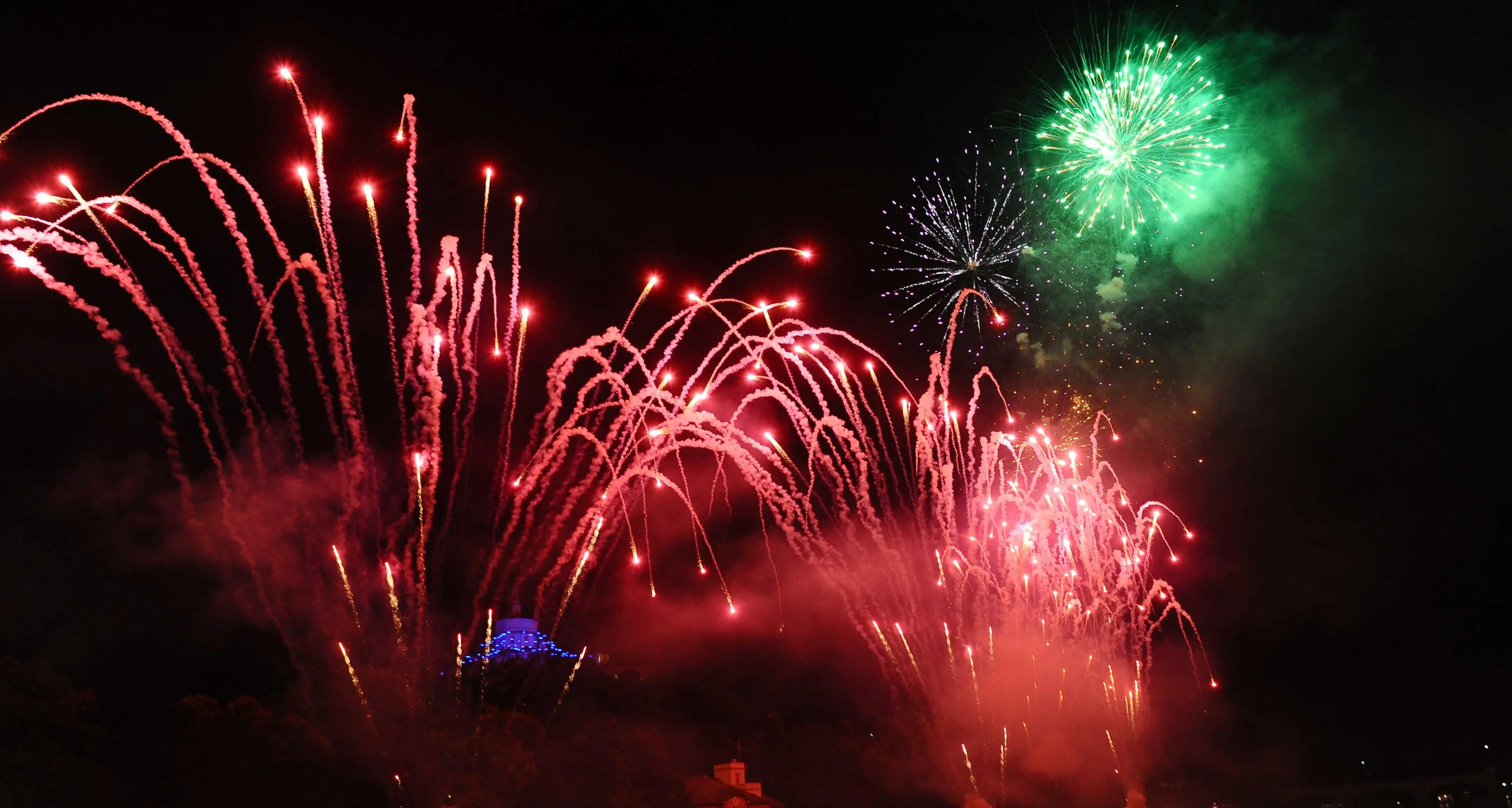 Merano, si fanno i fuochi artificiali di Capodanno