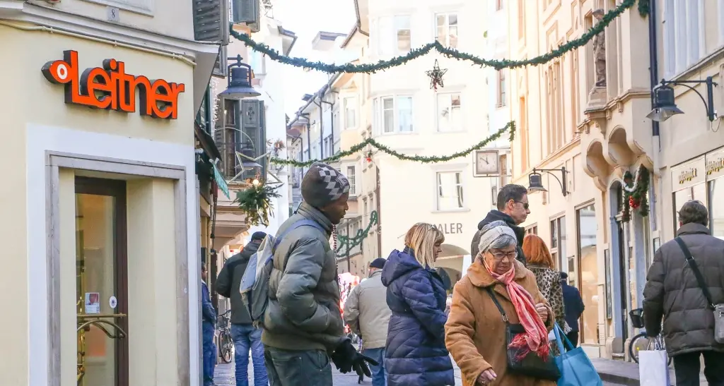 Bolzano, vietato l'accattonaggio molesto
