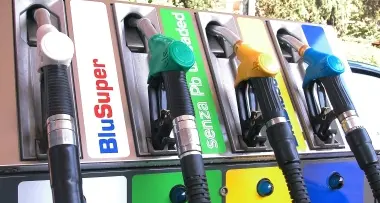 Dall'Austria benzina meno cara