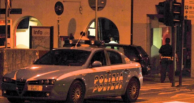Viale Trento, tassista picchiato a fine corsa